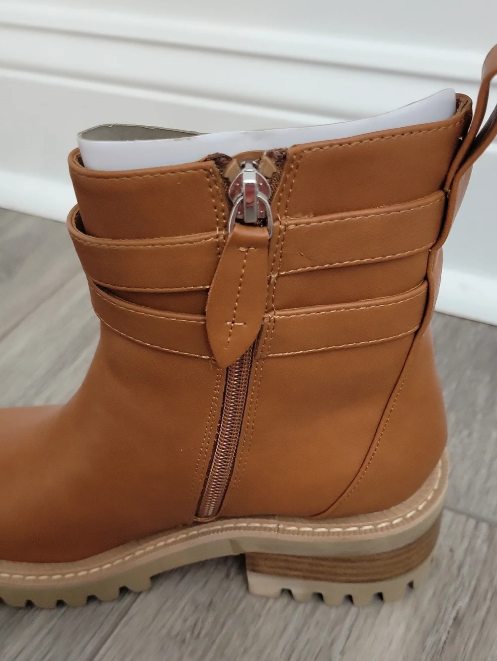 AEROSOLES •upper material